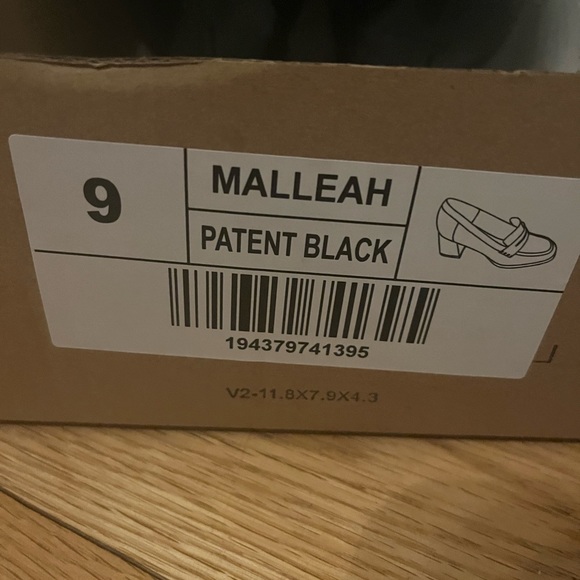 Journee Black Loafer Pumps - Picture 2 of 5